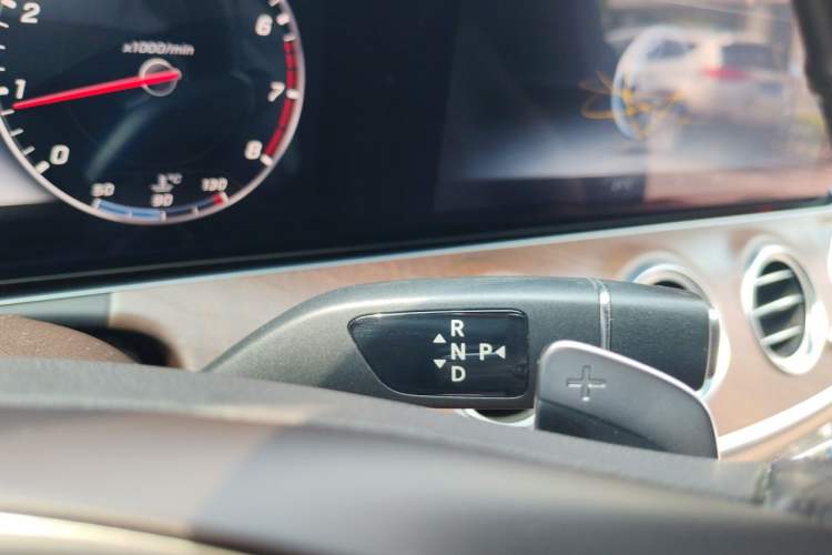 Used Mercedes-Benz E-Class 2016 E 300 L Stylish Model Gear Lever