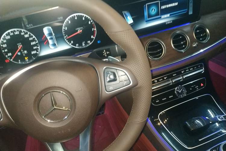 Used Mercedes-Benz E-Class 2016 E 300 L Luxury Model Gear Lever