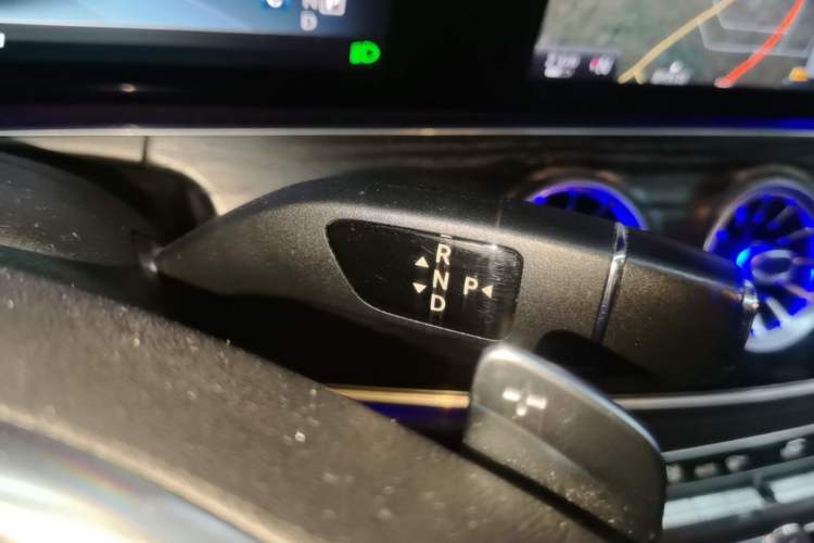 Used Mercedes-Benz E-Class 2016 E 300 L Sporty and Stylish Model Gear Lever