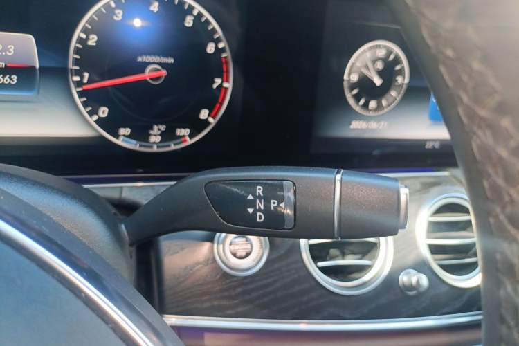 Used Mercedes-Benz E-Class 2016 E 300 L Sporty and Stylish Model Gear Lever