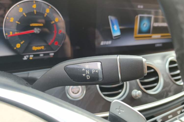 Used Mercedes-Benz E-Class 2016 E 300 L Sporty and Stylish Model Gear Lever