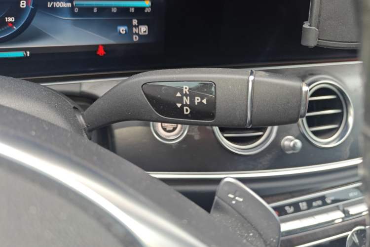 Used Mercedes-Benz E-Class 2016 E 300 L Sporty and Stylish Model Gear Lever
