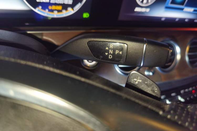 Used Mercedes-Benz E-Class 2016 E 300 L Stylish Model Gear Lever