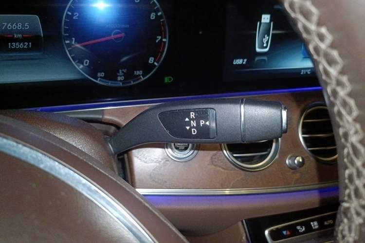 Used Mercedes-Benz E-Class 2016 E 200 L Gear Lever