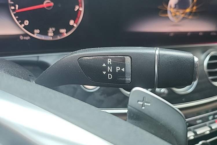 Used Mercedes-Benz E-Class 2016 E 300 L Sporty and Stylish Model Gear Lever