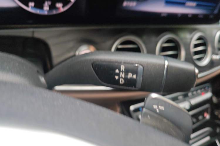 Used Mercedes-Benz E-Class 2016 E 200 L Sport Edition Gear Lever