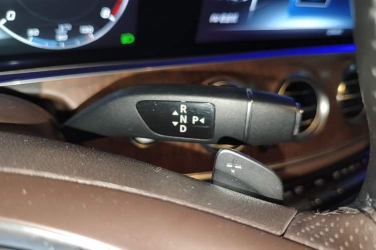 Used Mercedes-Benz E-Class 2016 E 300 L Stylish Model Gear Lever