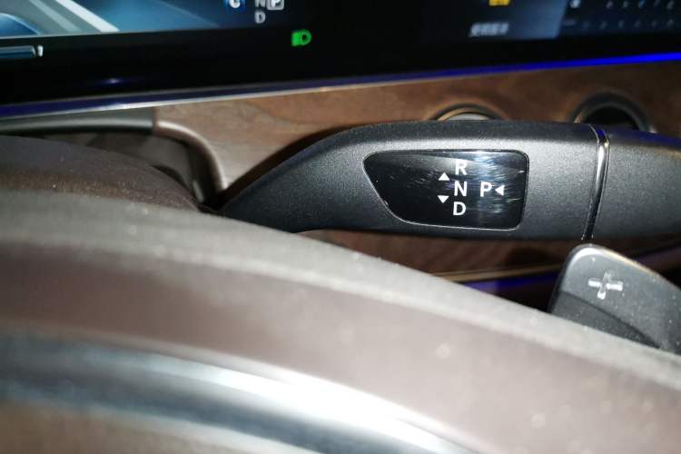 Used Mercedes-Benz E-Class 2016 E 300 L Stylish Model Gear Lever