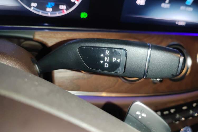 Used Mercedes-Benz E-Class 2016 E 200 L Gear Lever