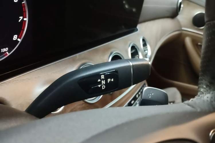 Used Mercedes-Benz E-Class 2016 E 200 L Gear Lever