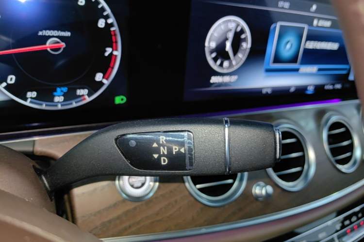 Used Mercedes-Benz E-Class 2016 E 300 L Luxury Model Gear Lever