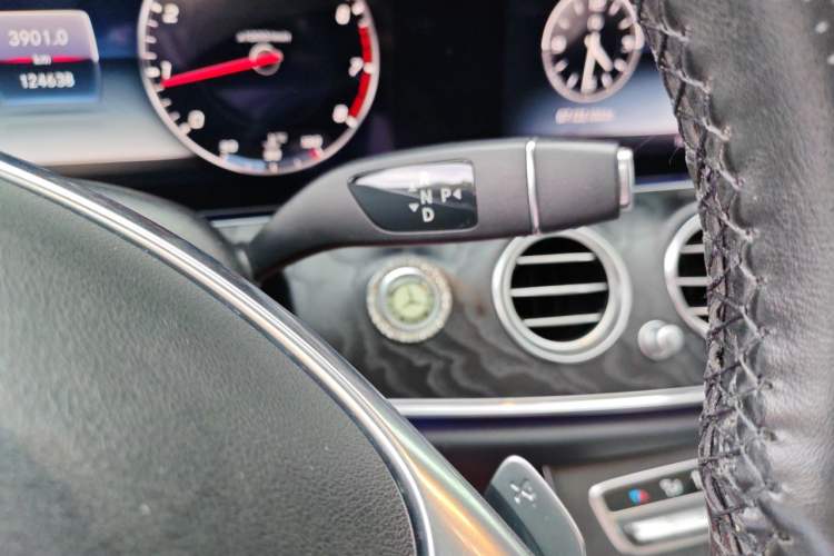 Used Mercedes-Benz E-Class 2016 E 200 L Gear Lever