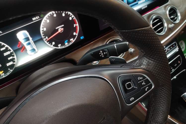 Used Mercedes-Benz E-Class 2016 E 300 L Stylish Model Gear Lever
