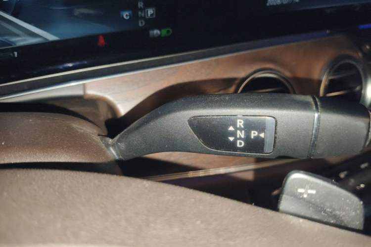 Used Mercedes-Benz E-Class 2016 E 300 L Luxury Model Gear Lever