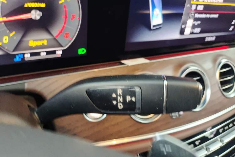 Used Mercedes-Benz E-Class 2016 E 200 L Gear Lever