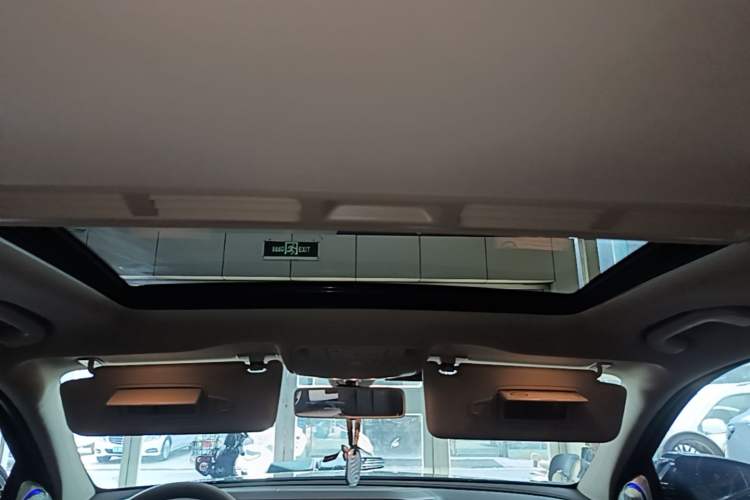 Used Mercedes-Benz E-Class 2016 E 200 L Headliner