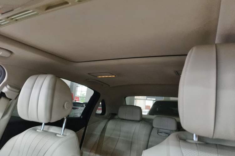 Used Mercedes-Benz E-Class 2016 E 300 L Stylish Model Headliner