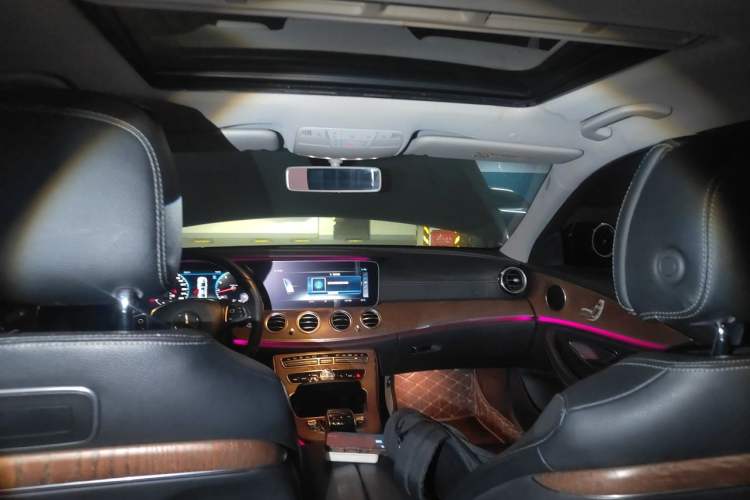 Used Mercedes-Benz E-Class 2016 E 200 L Headliner