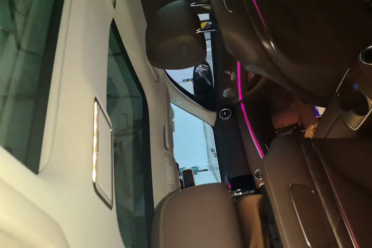Used Mercedes-Benz E-Class 2016 E 200 L Headliner