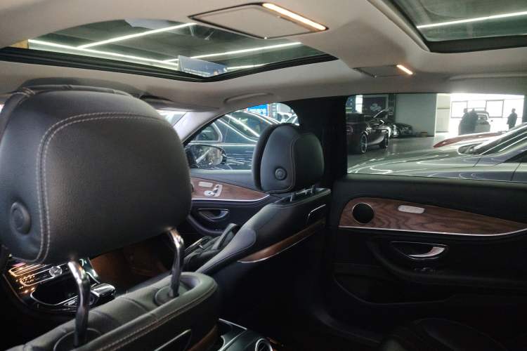 Used Mercedes-Benz E-Class 2016 E 300 L Stylish Model Headliner