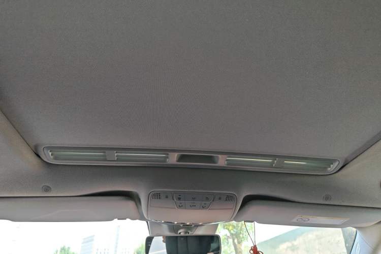 Used Mercedes-Benz E-Class 2016 E 300 L Stylish Model Headliner