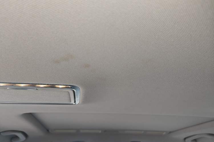 Used Mercedes-Benz E-Class 2016 E 300 L Sporty and Stylish Model Headliner