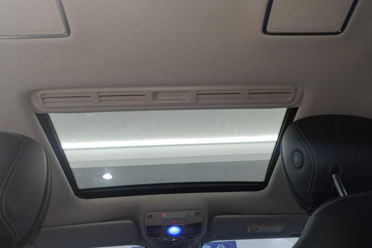 Used Mercedes-Benz E-Class 2016 E 200 L Headliner
