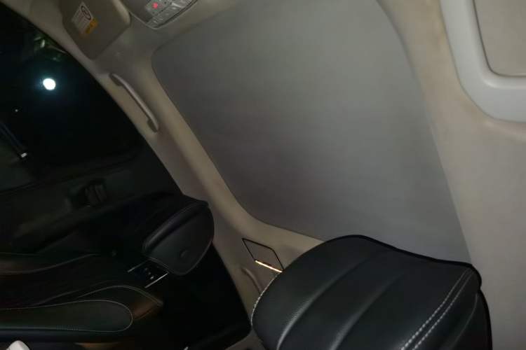 Used Mercedes-Benz E-Class 2016 E 300 L Stylish Model Headliner