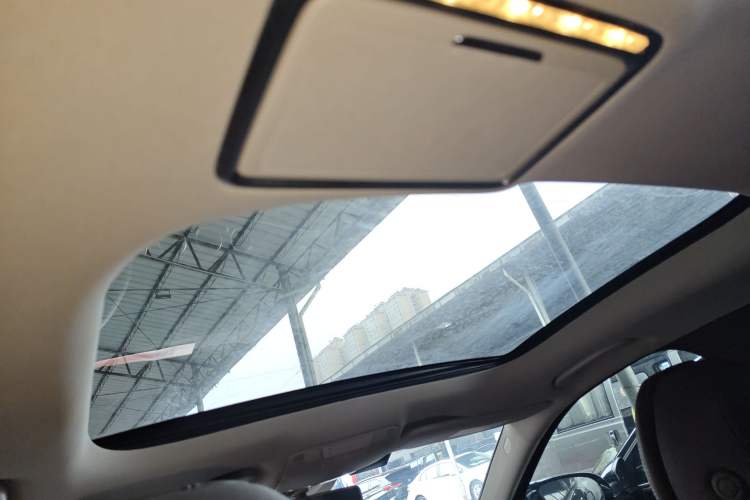 Used Mercedes-Benz E-Class 2016 E 300 L Luxury Model Headliner