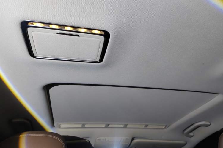 Used Mercedes-Benz E-Class 2016 E 200 L Headliner