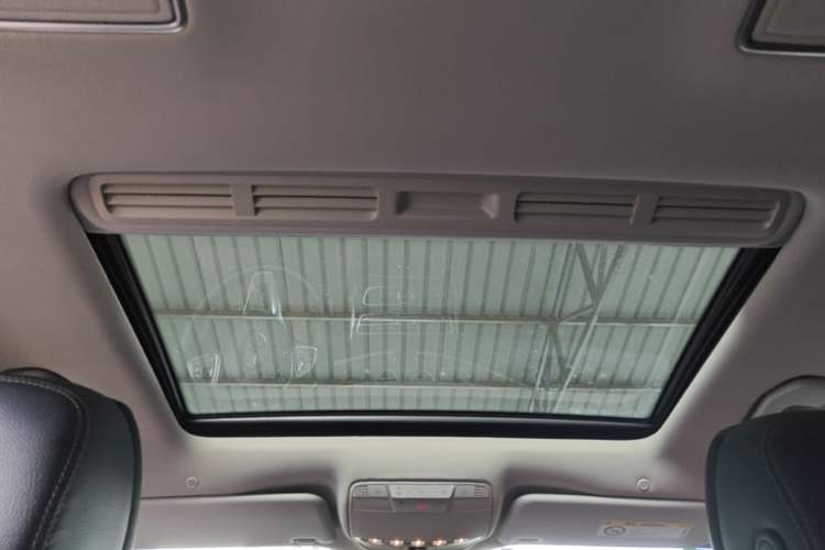 Used Mercedes-Benz E-Class 2016 E 200 L Headliner
