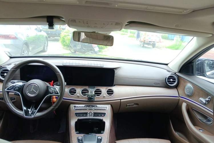 Used Mercedes-Benz E-Class 2016 E 200 L Headliner