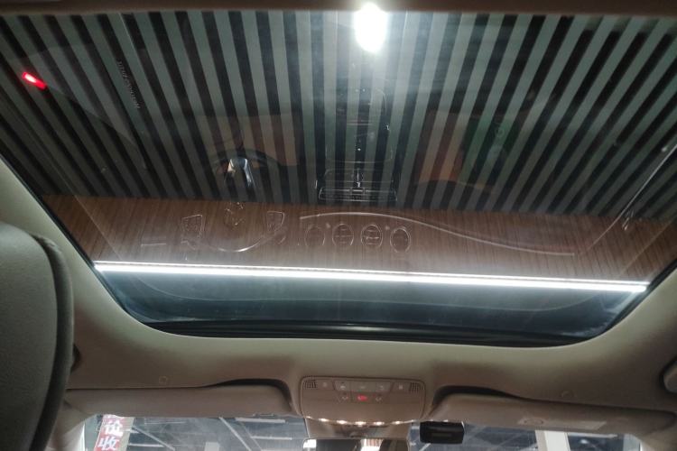 Used Mercedes-Benz E-Class 2016 E 300 L Stylish Model Headliner