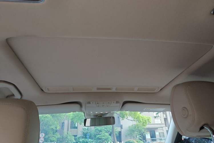 Used Mercedes-Benz E-Class 2016 E 300 L Sporty and Stylish Model Headliner