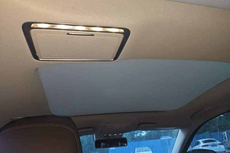 Used Mercedes-Benz E-Class 2016 E 300 L Luxury Model Headliner