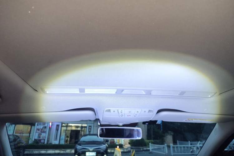 Used Mercedes-Benz E-Class 2016 E 200 L Headliner