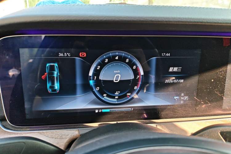 Used Mercedes-Benz E-Class 2016 E 300 L Stylish Model Instrument Cluster