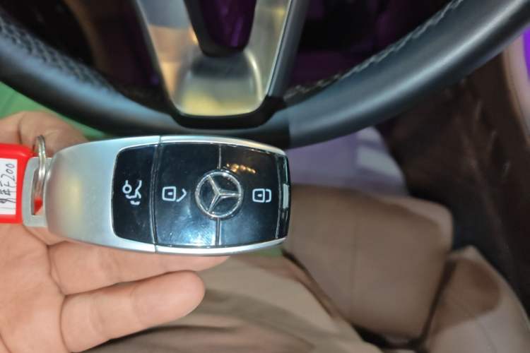 Used Mercedes-Benz E-Class 2016 E 200 L Interior 1
