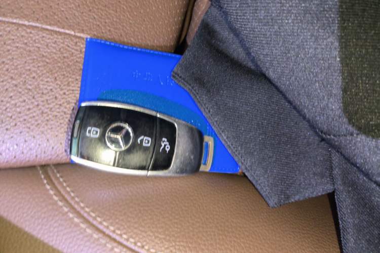 Used Mercedes-Benz E-Class 2016 E 200 L Interior 1