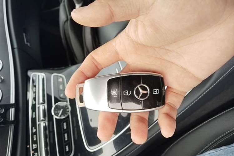 Used Mercedes-Benz E-Class 2016 E 300 L Sporty and Stylish Model Interior 1