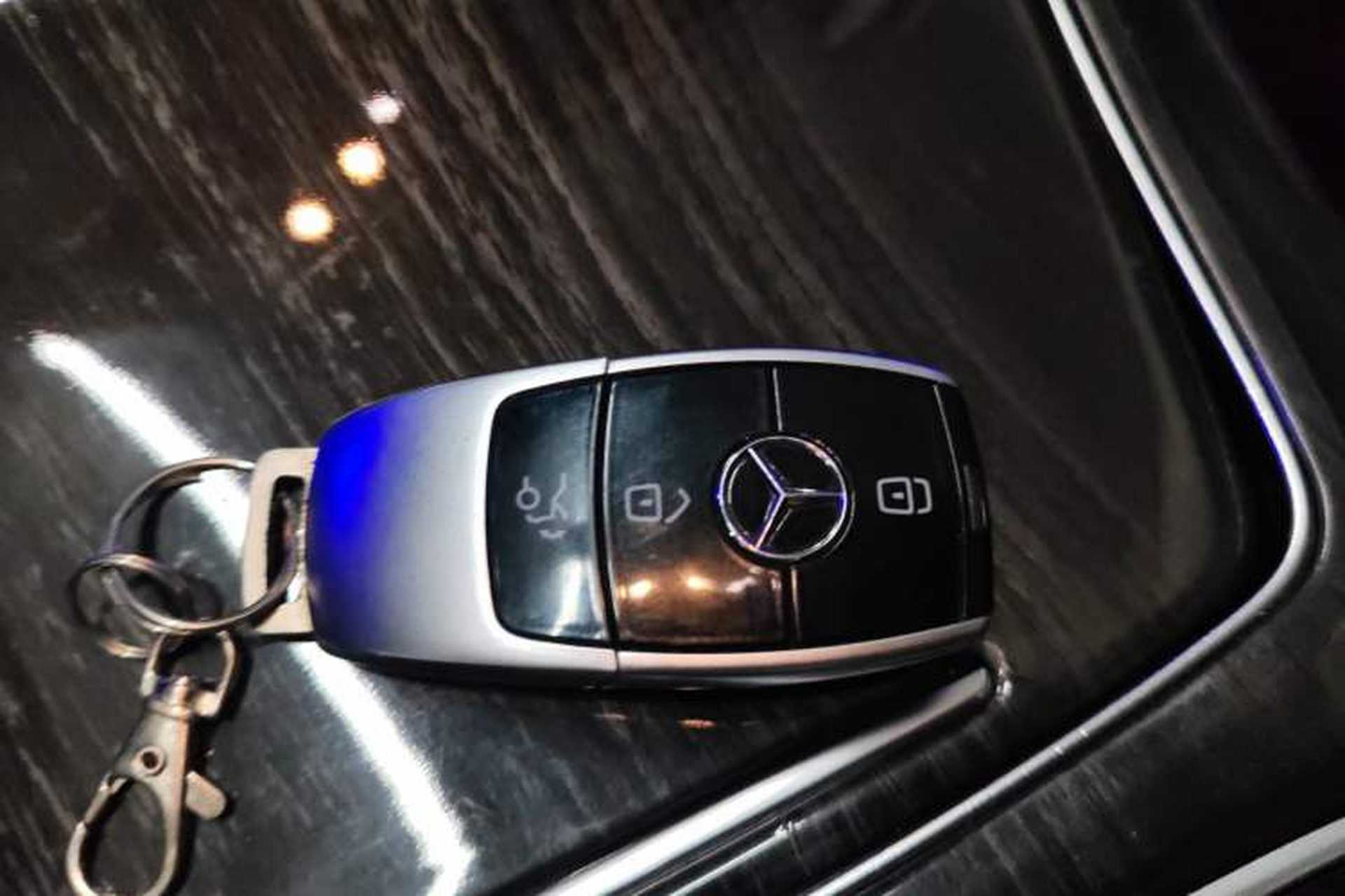 Used Mercedes-Benz E-Class 2016 E 200 L Interior 1
