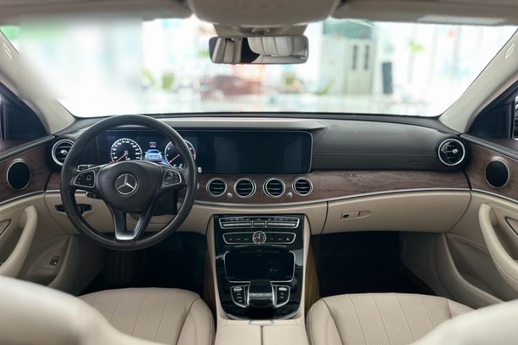 Used Mercedes-Benz E-Class 2016 E 300 L Luxury Model Interior 1