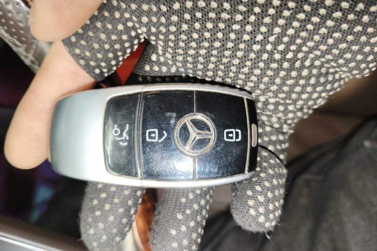 Used Mercedes-Benz E-Class 2016 E 300 L Luxury Model Interior 1