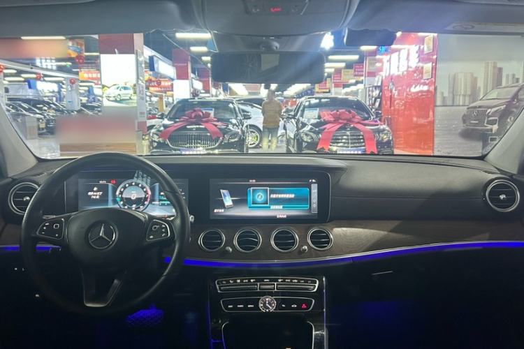 Used Mercedes-Benz E-Class 2016 E 200 L Interior 1