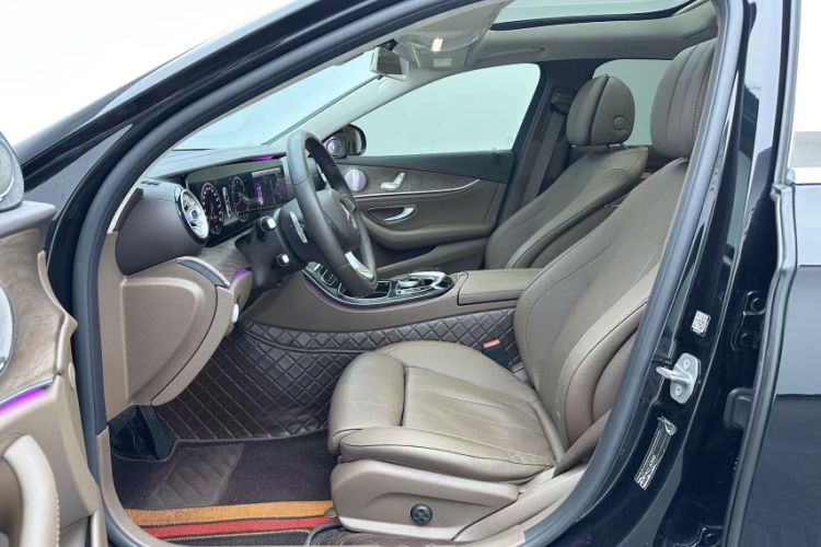 Used Mercedes-Benz E-Class 2016 E 200 L Interior 10