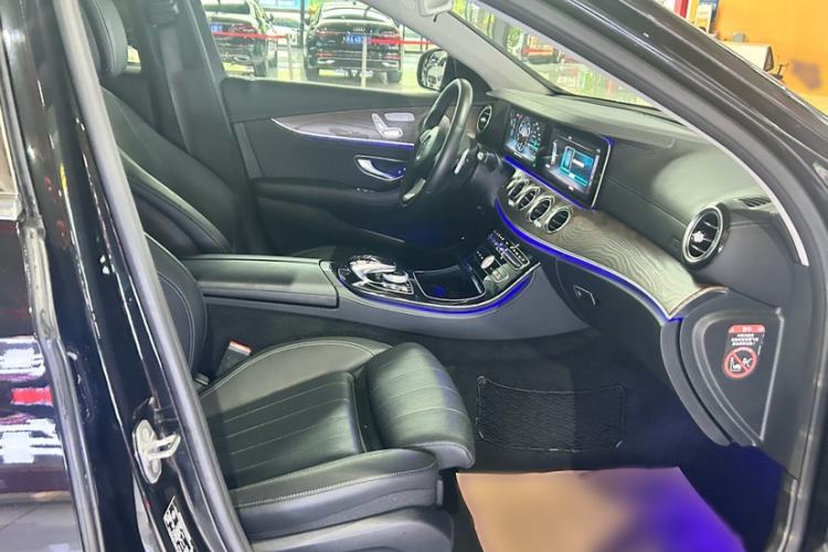 Used Mercedes-Benz E-Class 2016 E 200 L Interior 10