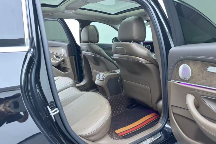 Used Mercedes-Benz E-Class 2016 E 200 L Interior 11