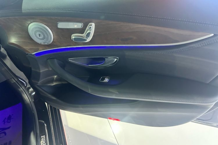 Used Mercedes-Benz E-Class 2016 E 200 L Interior 11