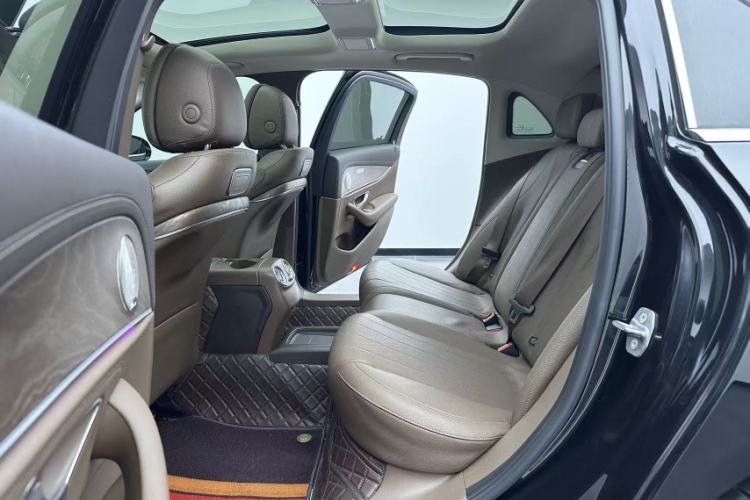 Used Mercedes-Benz E-Class 2016 E 200 L Interior 12