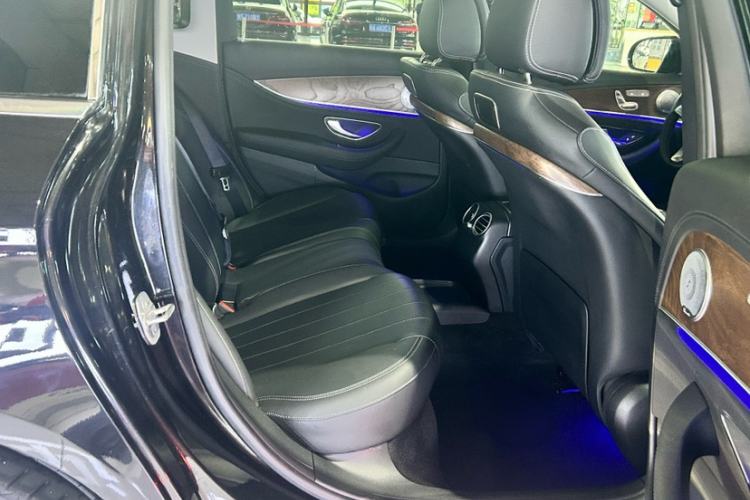 Used Mercedes-Benz E-Class 2016 E 200 L Interior 12